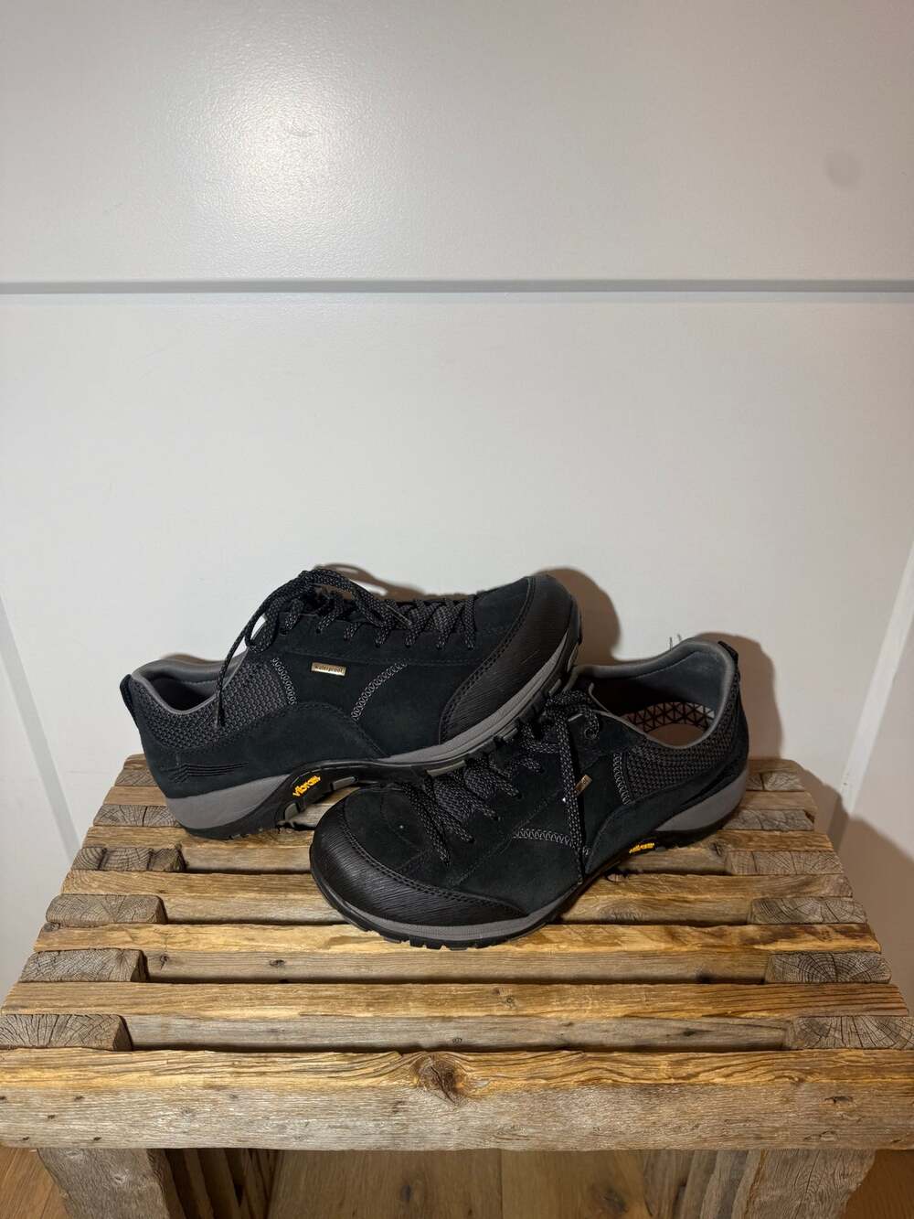 Dansko Paisley Suede Waterproof Hiking Wide Shoes. Outdoor. Women's Size 9.510 W